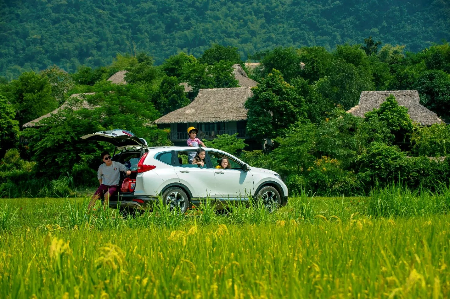 Cho thuê xe 4 chỗ du lịch gia đình Cho thuê xe 4 chỗ du lịch gia đình
