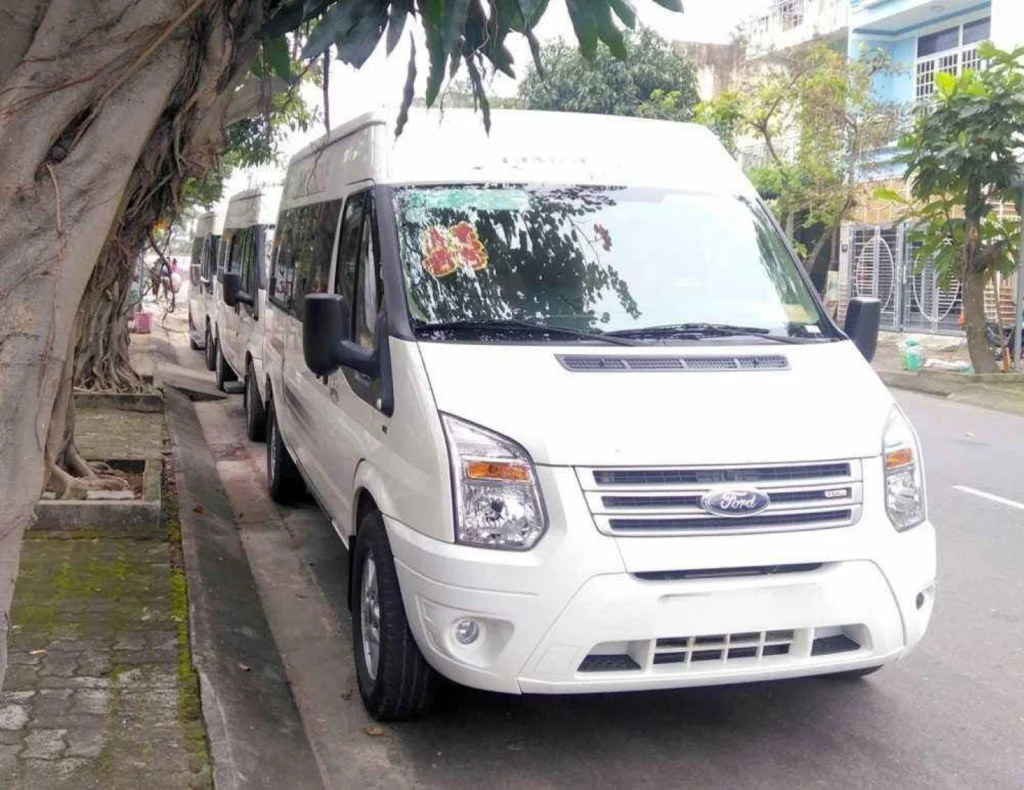 Dịch vụ cho thuê xe Ford Transit 16 chỗ phục vụ cưới hỏi – giá tốt, uy tín