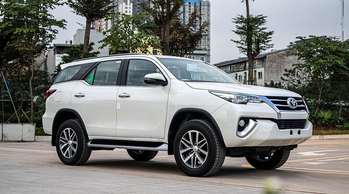 Cho thuê xe Kon Tum 7 chỗ có lái