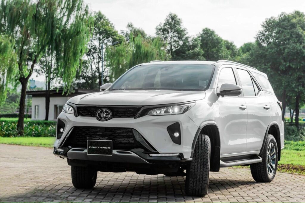 Dịch vụ cho thuê xe 7 chỗ có lái - Xe Toyota Fortuner